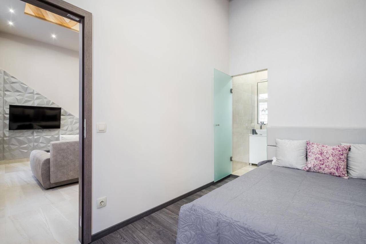 Chic Comfort Suite For 6 By Oktogon 布达佩斯 外观 照片