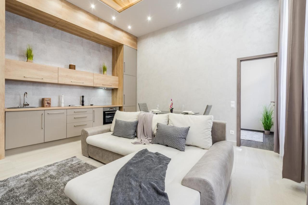 Chic Comfort Suite For 6 By Oktogon 布达佩斯 外观 照片