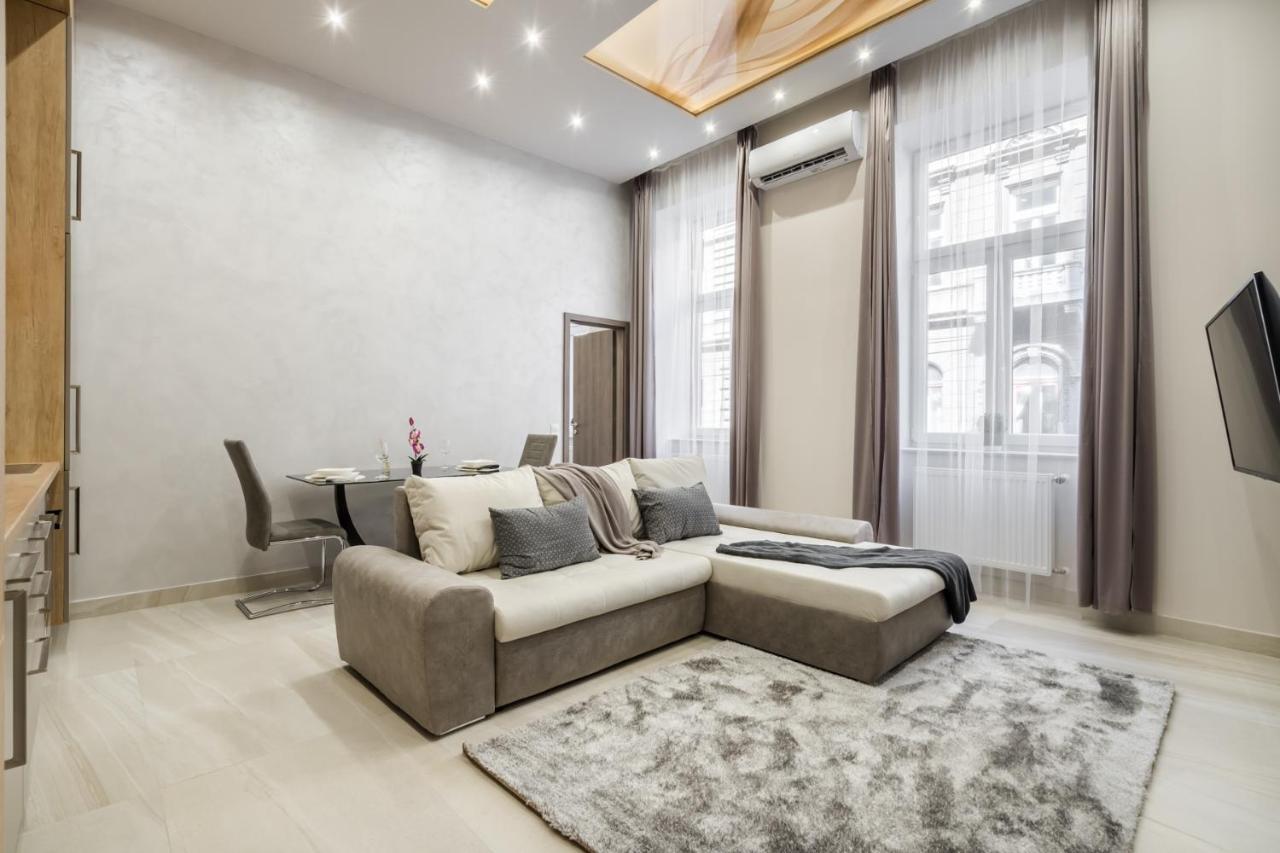Chic Comfort Suite For 6 By Oktogon 布达佩斯 外观 照片
