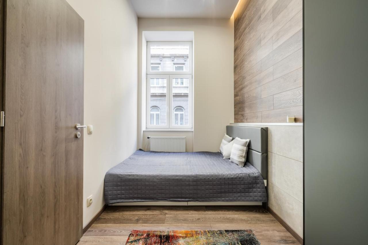 Chic Comfort Suite For 6 By Oktogon 布达佩斯 外观 照片